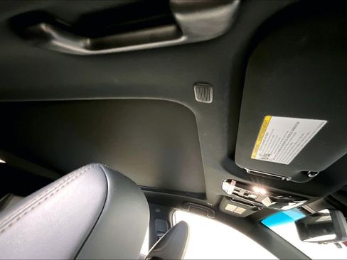 Used 2023 Toyota Venza Limited image 20