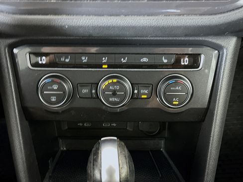 Used 2021 Volkswagen Tiguan SEL AWD/4WD image 23