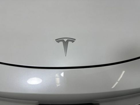 Used 2021 Tesla Model Y Long Range image 9