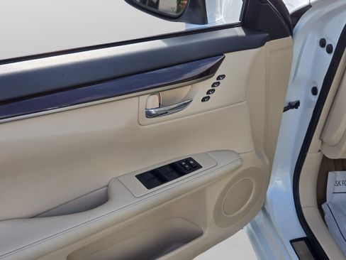 Used 2014 Lexus ES 350 w/ Premium Package FWD image 15