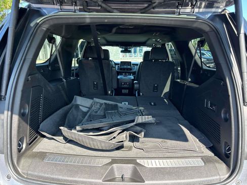 Used 2022 Chevrolet Suburban RST w/ Luxury Package AWD/4WD image 17