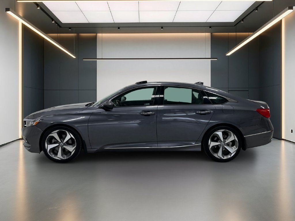 Used 2018 Honda Accord Touring image 2