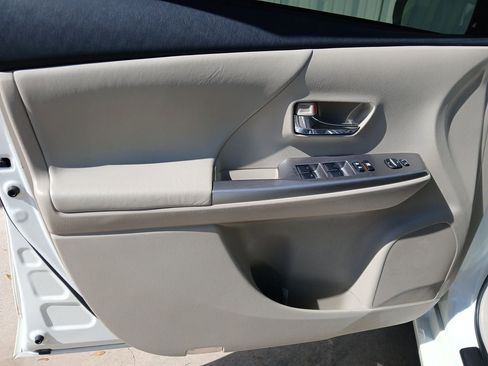 Used 2017 Toyota Prius V Four image 10