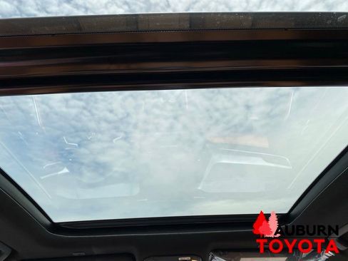 New 2026 Toyota Highlander Platinum AWD/4WD image 32