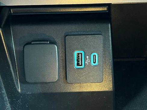 Used 2020 Ford Explorer XLT w/ Equipment Group 202A image 29