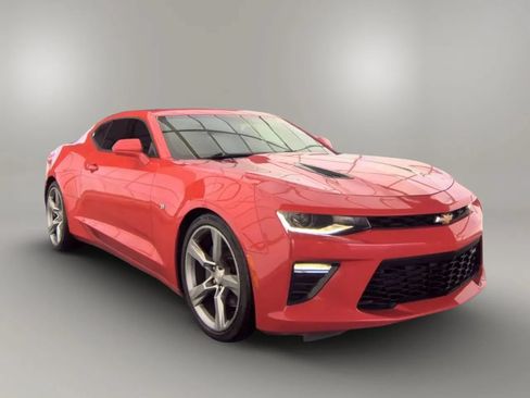 Used 2017 Chevrolet Camaro SS RWD image 4