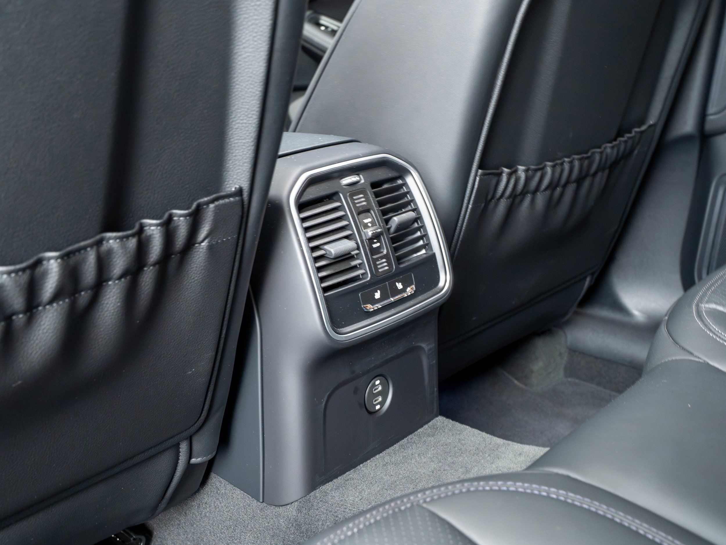 Certified 2026 Porsche Macan AWD/4WD image 38