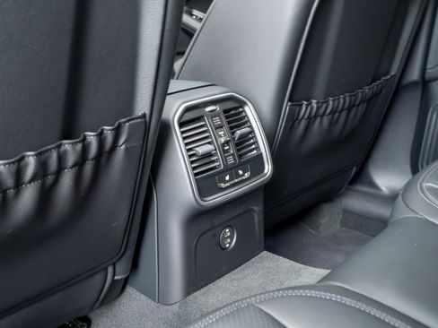 Certified 2026 Porsche Macan AWD/4WD image 38