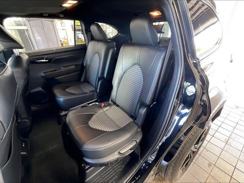 Used 2025 Toyota Highlander XSE image 14