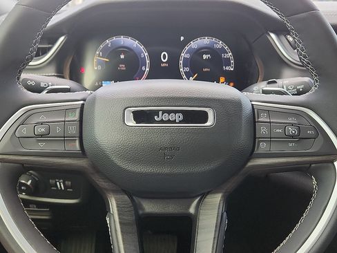 Used 2024 Jeep Grand Cherokee Limited w/ Luxury Tech Group II RWD image 11