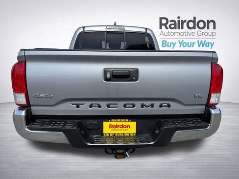 Used 2017 Toyota Tacoma SR5 w/ Tow Package AWD/4WD image 6