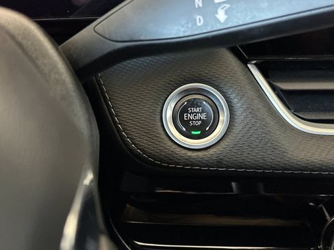 Used 2025 Chevrolet Equinox LT AWD/4WD image 21