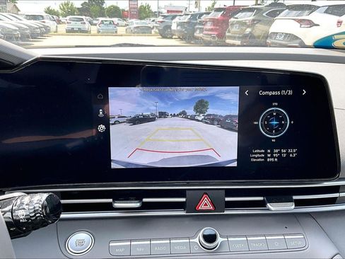 Used 2025 Hyundai Elantra SEL FWD image 14