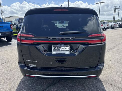 New 2027 Chrysler Pacifica Select FWD image 5