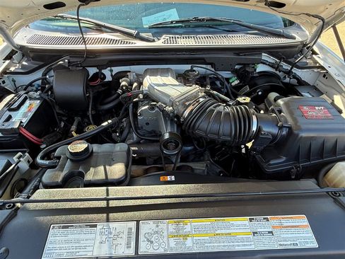 Used 2000 Ford F150 Lightning RWD image 12