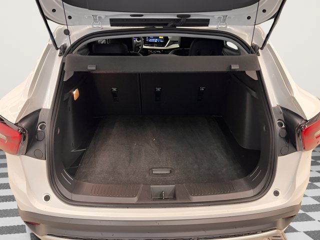 Certified 2025 Chevrolet Trax LT FWD image 8