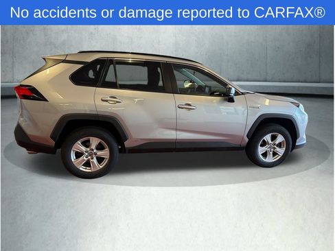 Used 2020 Toyota RAV4 LE AWD/4WD image 2