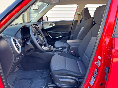 Used 2021 Kia Soul LX FWD image 15