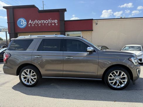 Used 2018 Ford Expedition Platinum AWD/4WD image 4