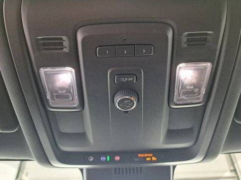 Used 2024 Chevrolet Suburban LT AWD/4WD image 19