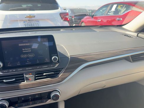 Used 2025 Nissan Altima 2.5 SV image 7