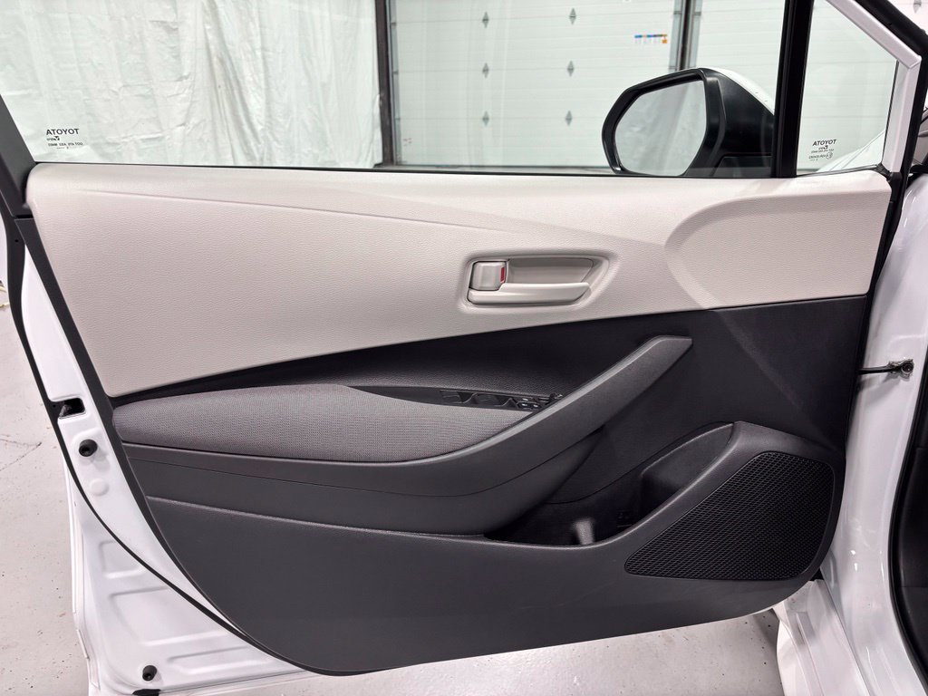 Used 2025 Toyota Corolla LE FWD image 8