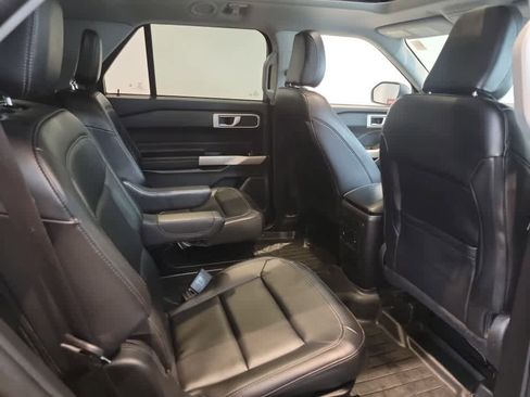 Used 2023 Ford Explorer XLT w/ Equipment Group 202A image 19