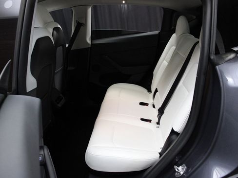 Used 2022 Tesla Model Y Performance image 54