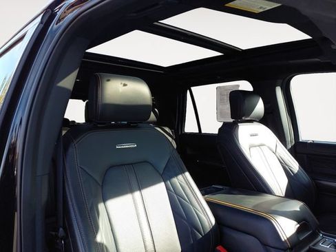 Used 2022 Ford Expedition Platinum AWD/4WD image 12