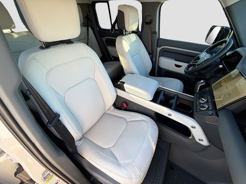 New 2026 Land Rover Defender 110 X-Dynamic SE image 14