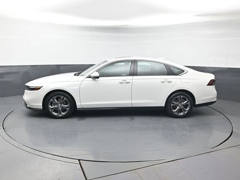 Certified 2023 Honda Accord EX image 8