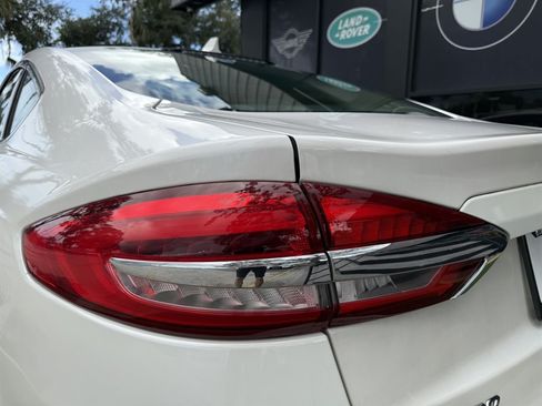 Used 2020 Ford Fusion SE FWD image 11