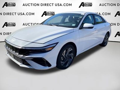 Used 2025 Hyundai Elantra Limited image 1