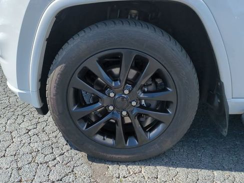 Used 2018 Jeep Grand Cherokee Altitude image 10