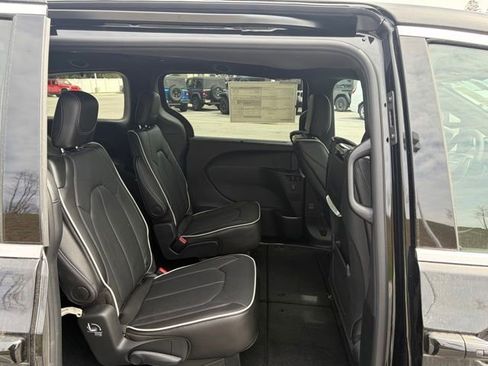 New 2026 Chrysler Pacifica Limited w/ Uconnect Theater Family Group FWD image 70