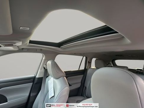 New 2026 Toyota Highlander XLE image 12