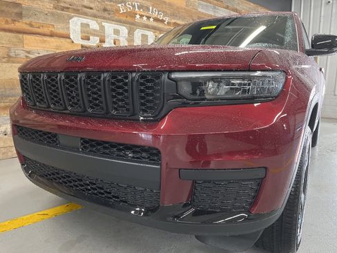 New 2025 Jeep Grand Cherokee L Altitude image 10