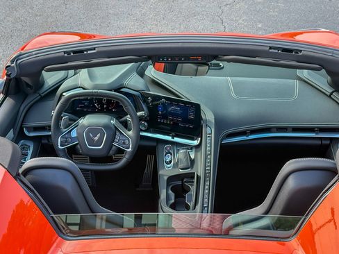 Used 2021 Chevrolet Corvette Stingray Preferred Conv w/ Z51 Performance Package RWD image 2