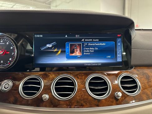 Used 2017 Mercedes-Benz E 300 image 28