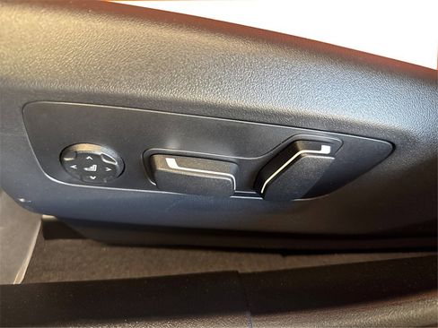 Used 2025 BMW M5 Touring image 25