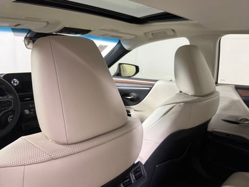 New 2025 Lexus ES 350 w/ Premium Package image 23