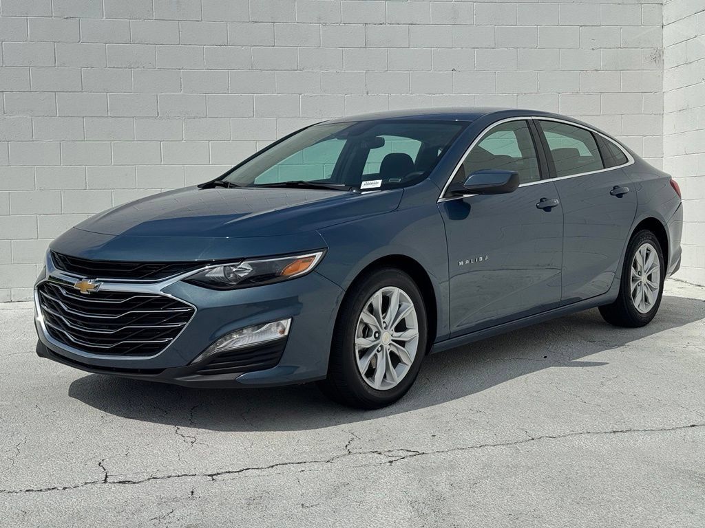 Used 2025 Chevrolet Malibu LT FWD image 9