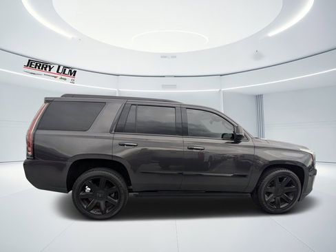 Used 2016 Cadillac Escalade Premium image 2