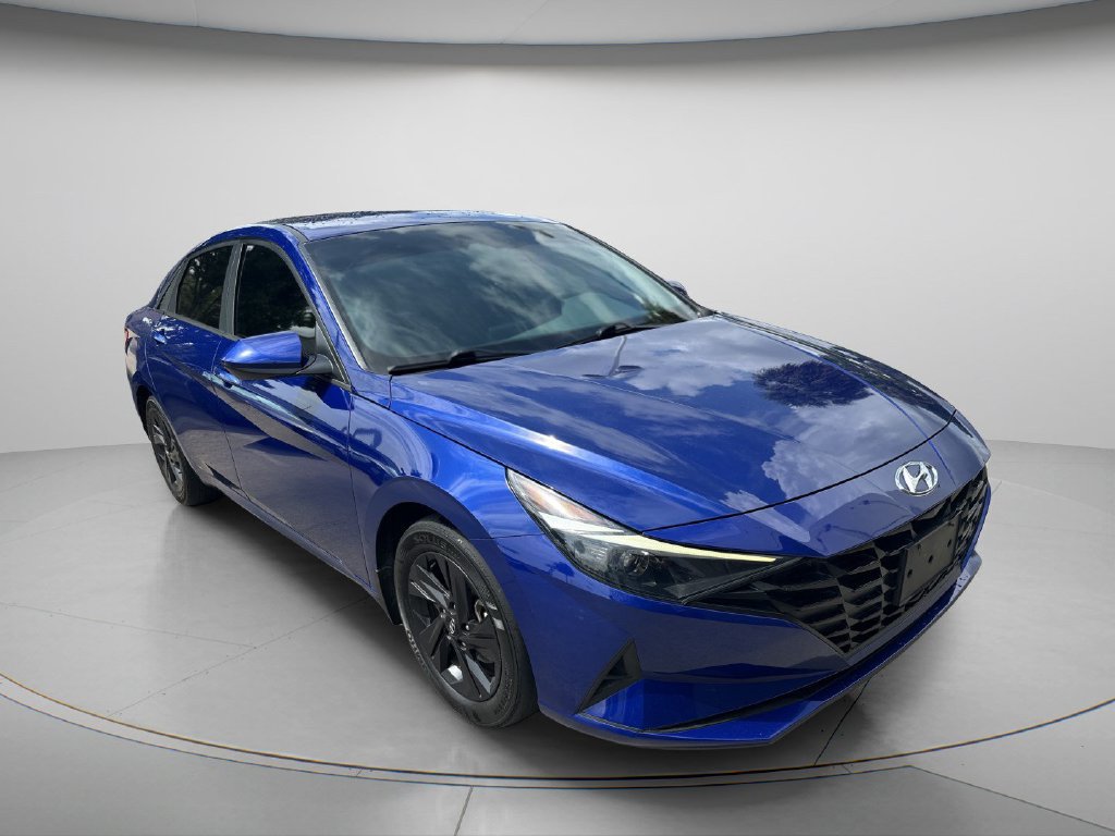 Used 2023 Hyundai Elantra SEL w/ Winter Weather Package FWD image 1