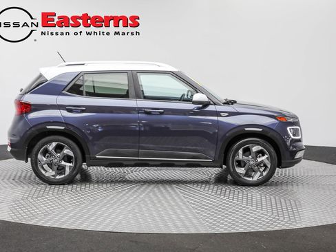 Used 2023 Hyundai Venue Limited image 5