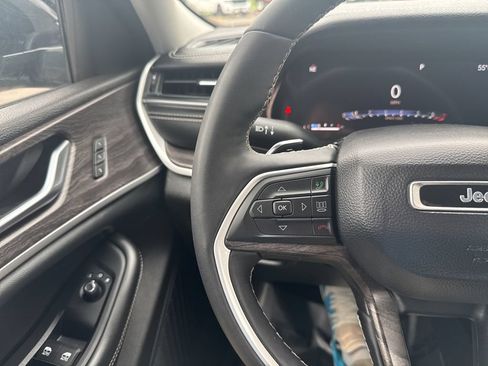 Used 2023 Jeep Grand Cherokee Limited AWD/4WD image 29