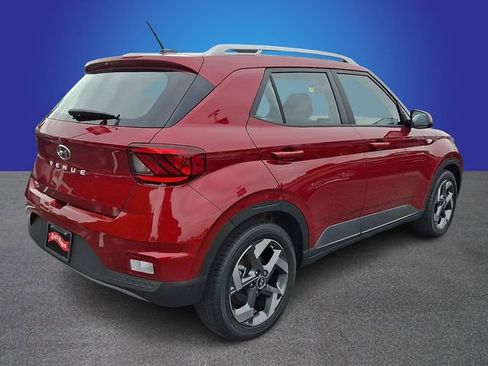 Used 2024 Hyundai Venue SEL FWD image 4