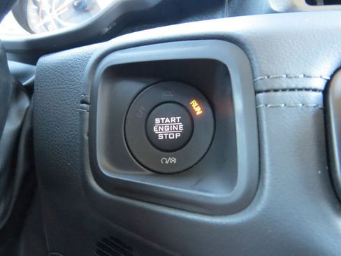 New 2025 Jeep Gladiator Sport image 29