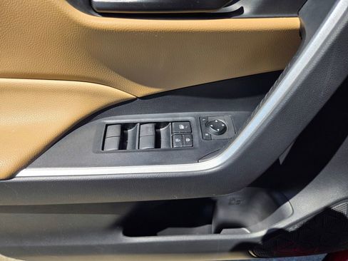 Used 2021 Toyota RAV4 LE FWD image 27