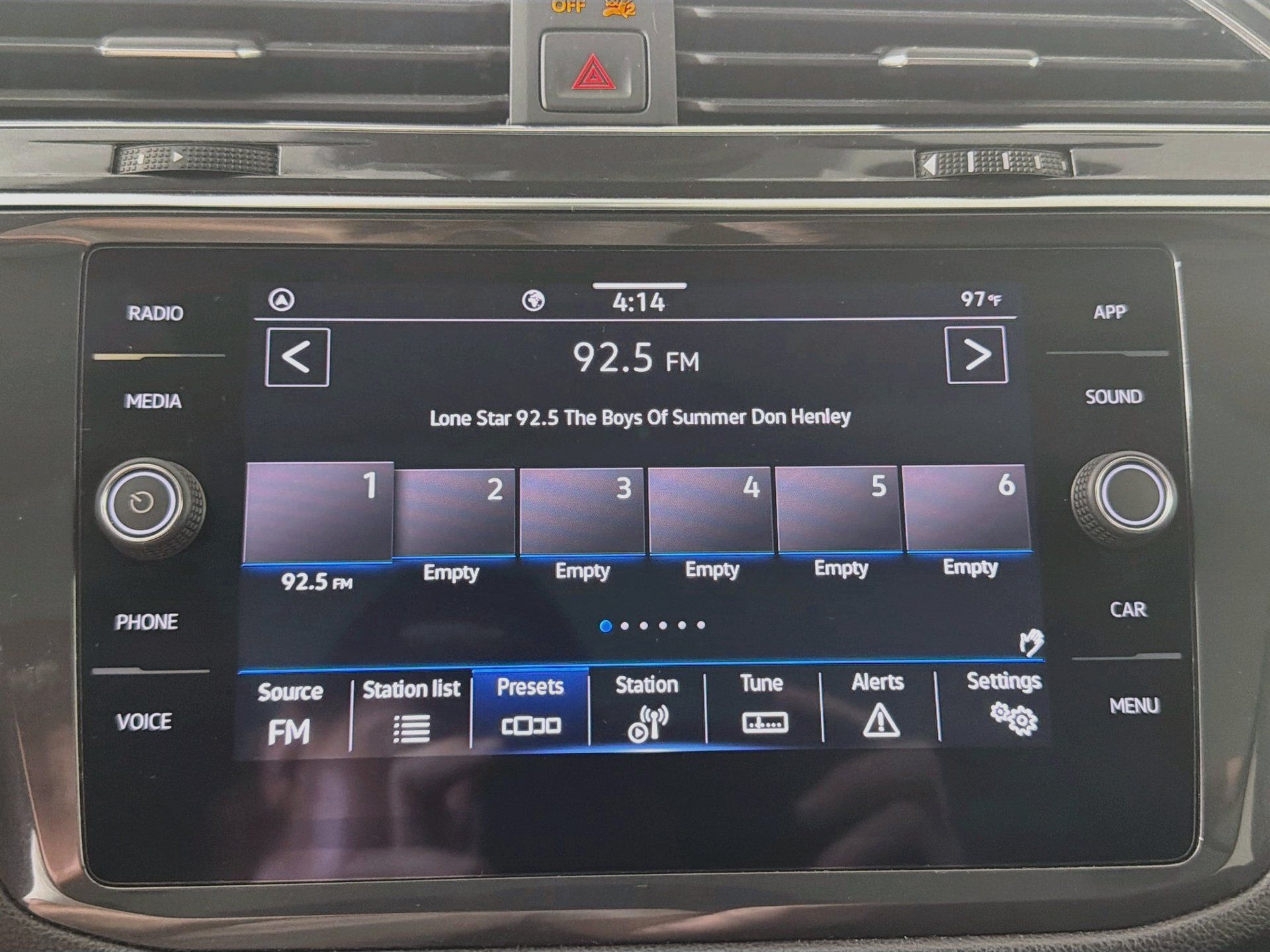 Used 2023 Volkswagen Tiguan SE R-Line FWD image 14